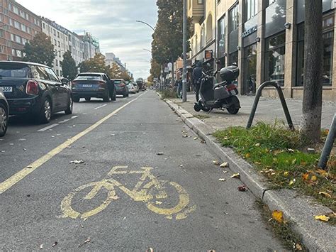 Radweg in der Kantstraße Fahrspuren werden neu geordnet Berlin de