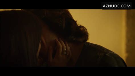 POR UN PUNADO DE BESOS NUDE SCENES AZNude