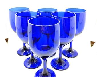 Elegant Set Of Cobalt Blue Wine Glasses Perfect For Sophisticated