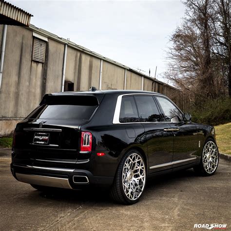 Midnight Black Rolls Royce Cullinan Rs Edition Rides On Huge Chromed Forgiatos Autoevolution