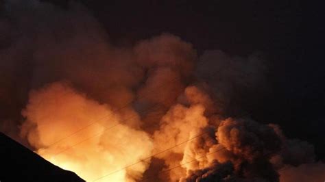 Foto Foto Gunung Soputan dan Lokon Bidikan NASA