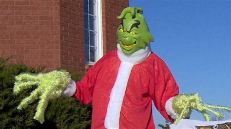 Bath Ont Woman Says Real Life Grinch Stole Life Size One From Her