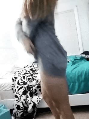 Ass Grab Blowjob On Her Knees Photo HD Porn Tube