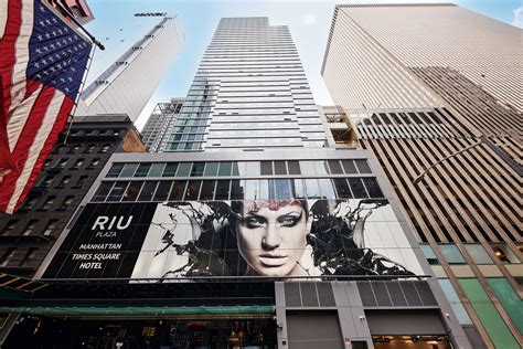 Discover The Vibrant City At Riu Plaza Manhattan Times Square In New York