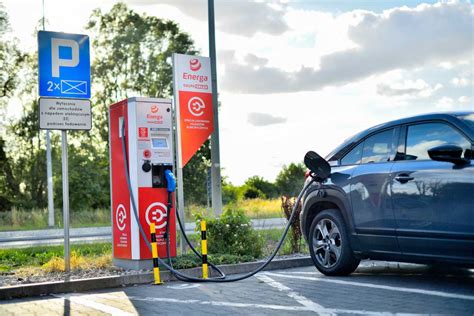 Włochy i Niemcy chcą przyspieszenia przeglądu ws. aut elektrycznych. Co ...