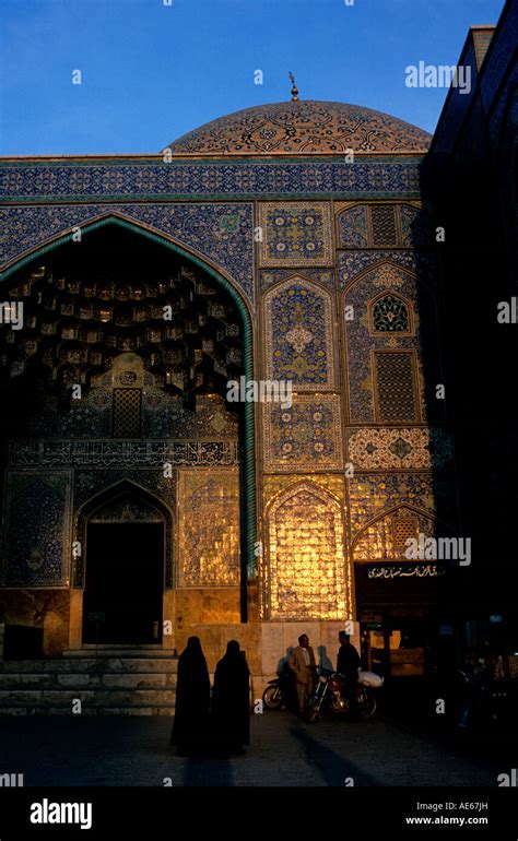 Iran The Exterior Of The Sheikh Lotfollah Mosque Esfahan Stock Photo