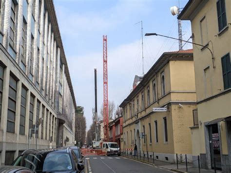 Saronno Arrivata La Maxi Gru In Via Manzoni Il Saronno