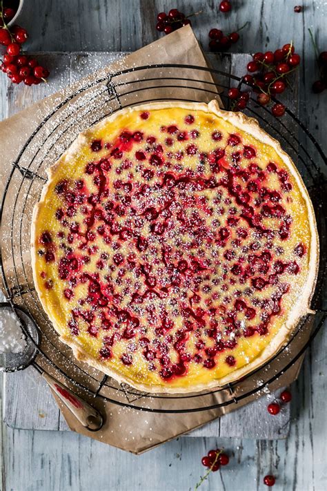 Rezept Cremiger Johannisbeerkuchen mit Schmand Tinastausendschön