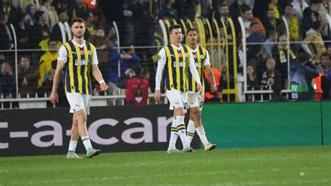 Fenerbahçede Trabzonspor maçının kamp kadrosu belli oldu