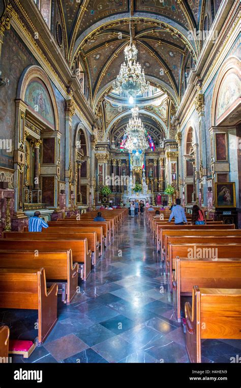 El Interior De La Catedral De Guadalajara En Guadalajara México