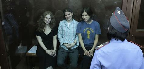 Nevytvářejte z Pussy Riot falešné modly radil ruským novinářům Nečas iDNES cz