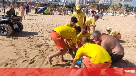 Homem De Anos Sofre Paragem Cardiorrespirat Ria Na Praia Da Rocha Em