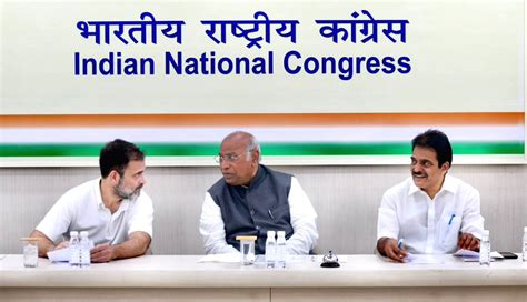 Congress President Mallikarjun Kharge With Party Leaders In A Meeting