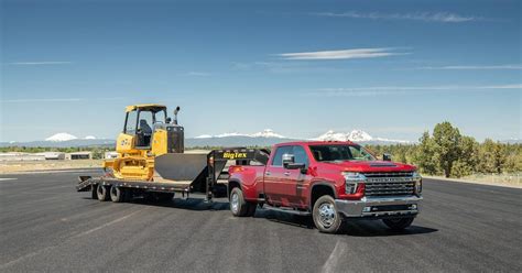 2021 Chevy Silverado Hd Will Tow 36 000 Pounds Is Still King Of The Uggos Cnet