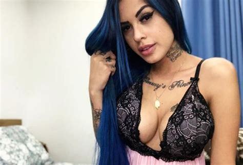 MC Tati Zaqui posa de lingerie sexy e provoca Qual filme você veria