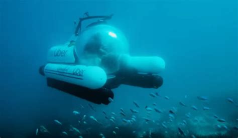 scUber le sous marin touristique pour admirer la Grande barrière de