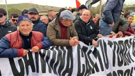 Protesta Dei Trattori In Bloccano Lo Svincolo Della A Nel