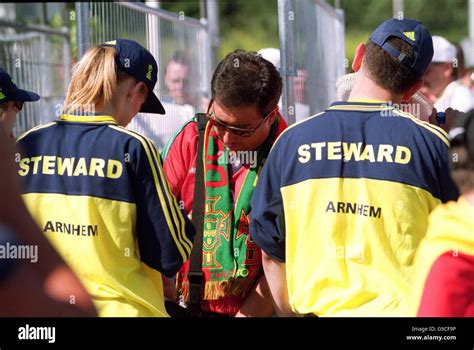 Fan Del Portogallo Fuori Dal Gelredome Immagini E Fotografie Stock Ad