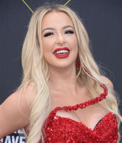 Tana Mongeau 2019 Peoples Choice Awards • Celebmafia