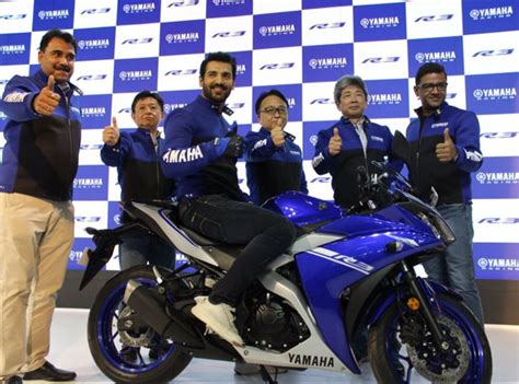 Auto Expo 2018 जन अबरहम न लच क Yamaha YZF R3 auto expo 2018