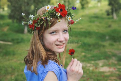 Fille De Ladolescence En Bord De Mer Image Stock Image Du Nature