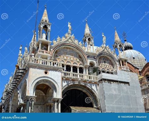 Detalles De La Fachada Basílica De San Marco En Venecia Imagen de