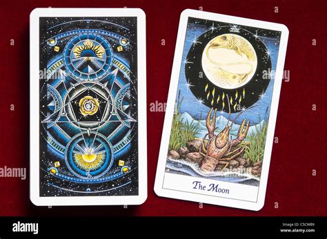 Carta del tarot la luna fotografías e imágenes de alta resolución Alamy