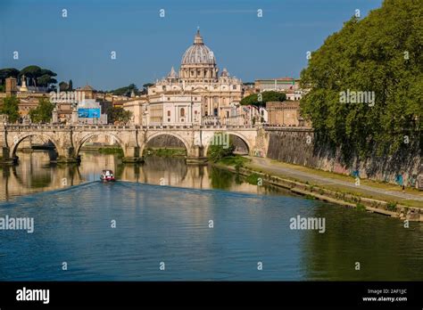 La Basilica Papale Di San Pietro Basilica Di San Pietro E Il Ponte