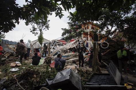 KORBAN MENINGGAL DUNIA AKIBAT GEMPA CIANJUR ANTARA Foto