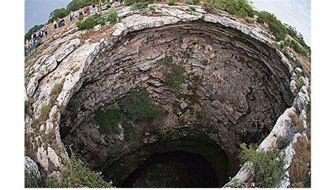 Devils Sinkhole Formation How Water Created A Real Bat Cave