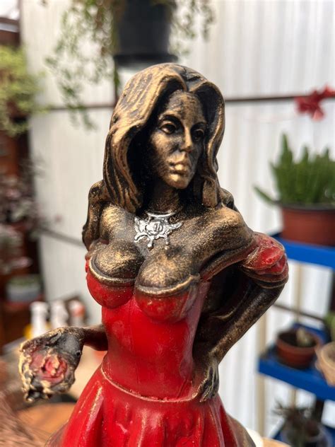 Escultura De Pomba Gira Maria Padilha Em Resina Cm Elo