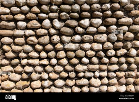 Pebble stone wall hi-res stock photography and images - Alamy