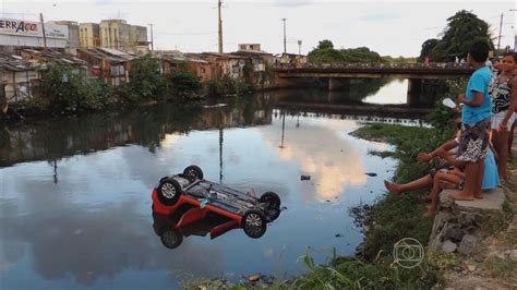 Motorista Perde Controle E Carro Cai Em Canal No Recife NE2 G1