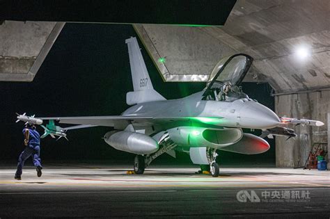 展現守護領空決心 空軍秀f 16v夜間緊急升空 政治 中央社 Cna