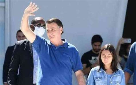 Bolsonaro participa de cerimônia de ingresso da filha no Colégio