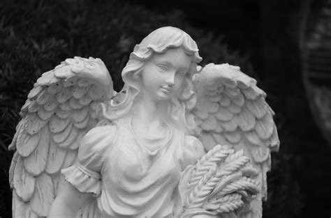 Cherub Statue · Free Stock Photo