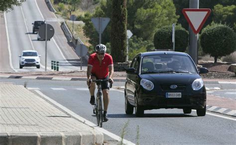 Nueva ley de la DGT cómo adelantar ciclistas La nueva forma de