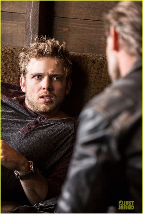 Photo: max thieriot talks shirtless scene in bates motel 03 | Photo ...