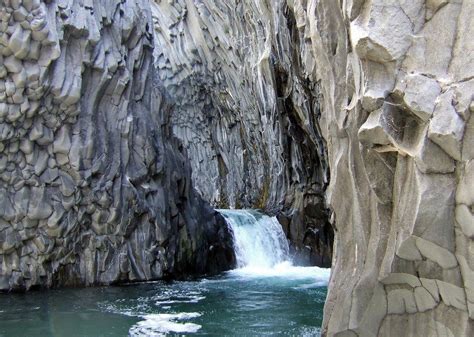 Visita Alle Gole Dell Alcantara Tra Le Bellezze Della Sicilia Tripnacria