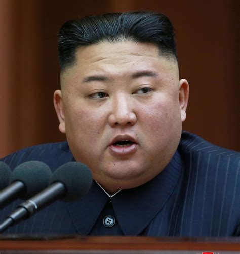 Líder da Coreia do Norte Kim Jong un morre após cirurgia afirma site