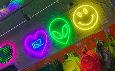 Neon Alien Smile Alternative Aesthetic London Girls Live Laugh