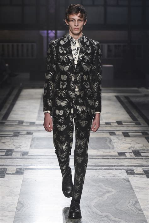 Alexander McQueen Fall/Winter 2016 London - Fashionably Male