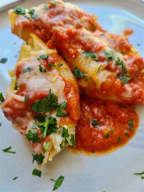 Vegan Stuffed Shells With Tofu Ricotta Spinach And Fennel Ugly Vegan