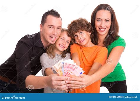 Familia Joven Con El Dinero En Sus Manos Foto De Archivo Imagen De