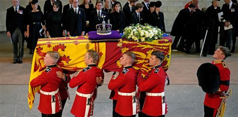 Et si le corps de la reine Elizabeth II n était pas dans son cercueil