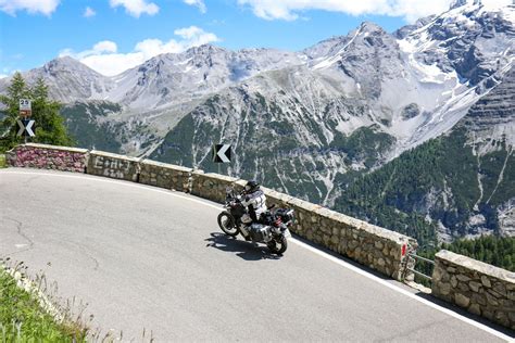 Motorradtouren über schönsten Pässe in den Alpen