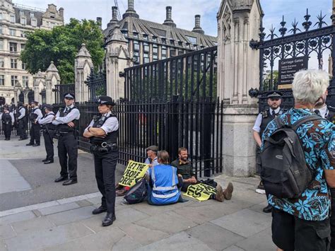 Extinction Rebellion Protesters Superglue Themselves Inside Uk