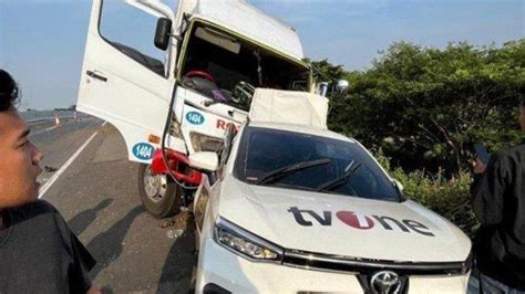 Penyebab Kecelakaan Maut Mobil Kru Tv One Di Tol Pemalang Ditabrak