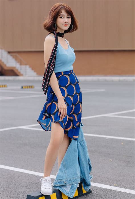 Hotgirl Tr S A Vi T Khoe D Ng Bikini Nh N M T Con M T