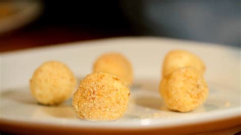 Bolitas De Queso De Cabra Y Nuez How To Make Goat Cheese Balls With